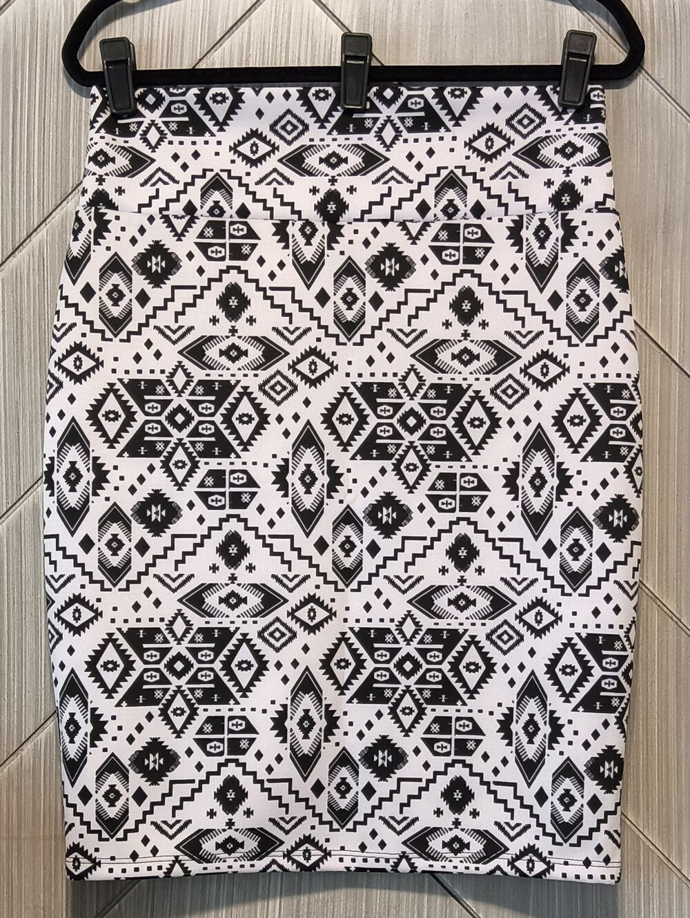 Hybrid & Company XL Black White Aztec Geometric Pencil Skirt Stretch